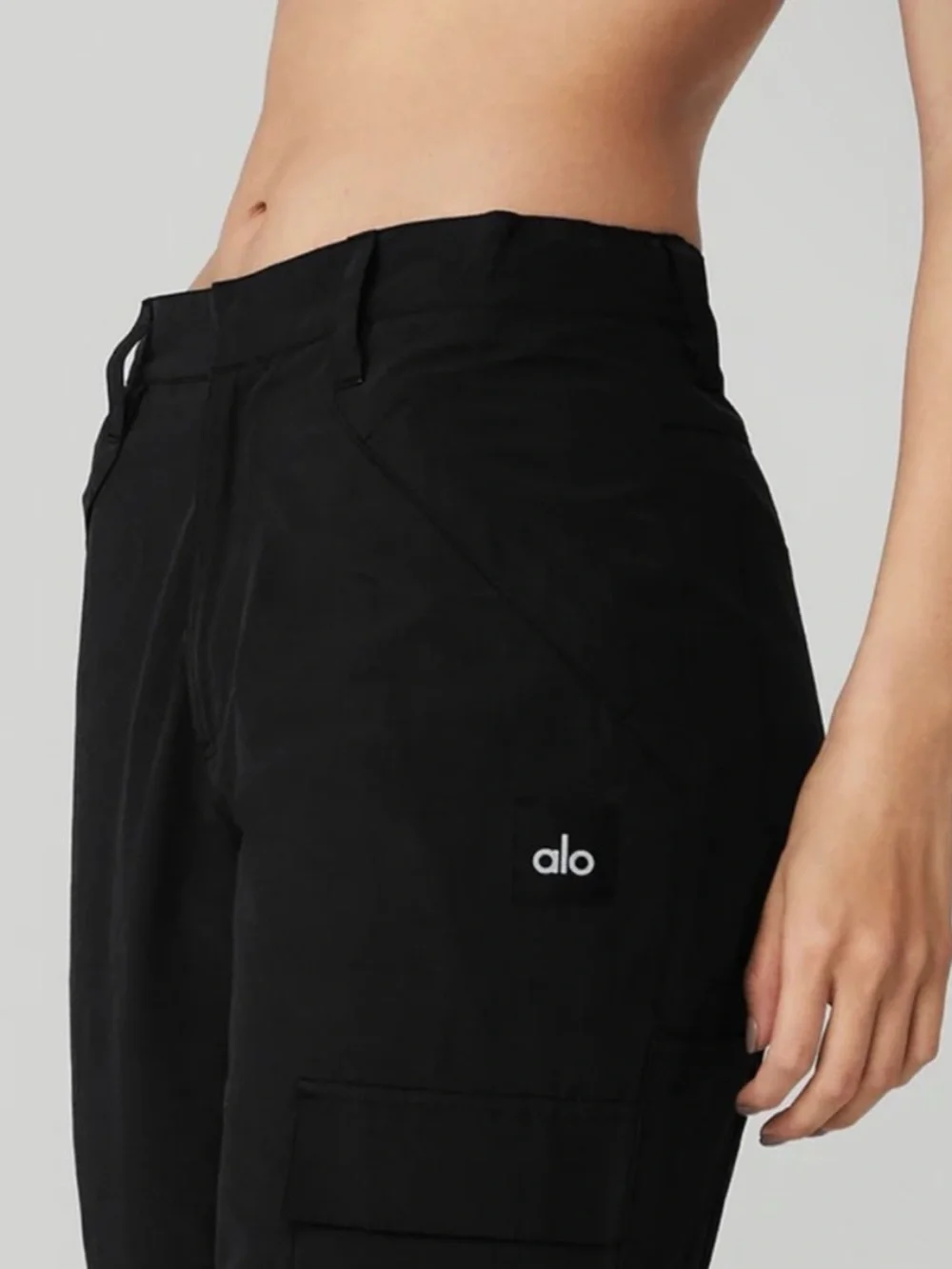 ALO Yoga Black Straight-Leg Cargo Pants with High Waist - Picture 2 of 4